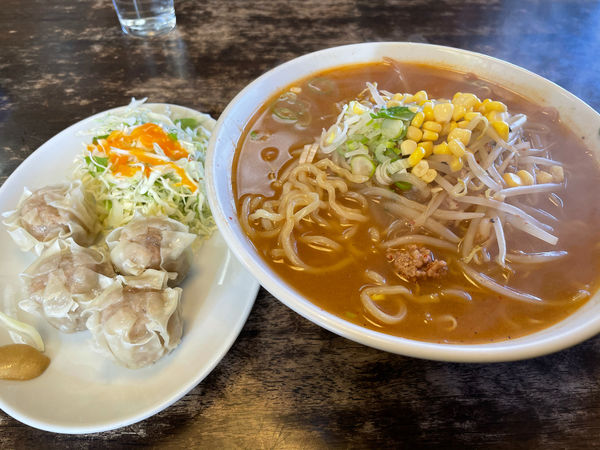 「ミソラーメン700円、焼売600円」@光彩の写真