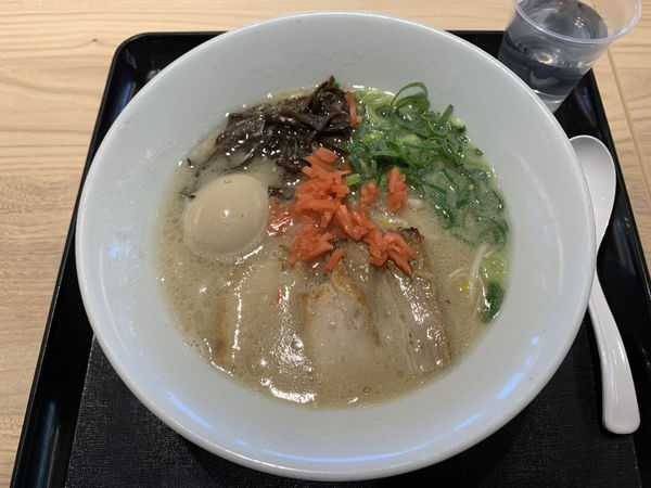 「味玉白丸 870円+excise」@一風堂 沖縄パルコシティ店の写真