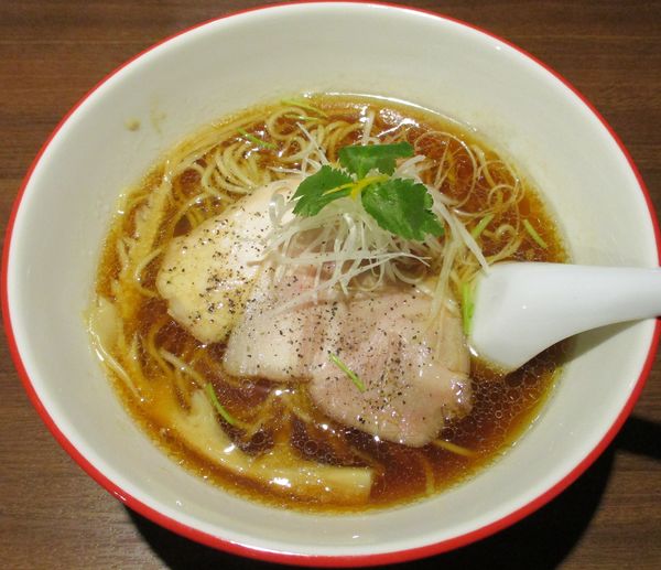 「醤油らぁ麺　800円」@鳥さわ 学芸大学店の写真