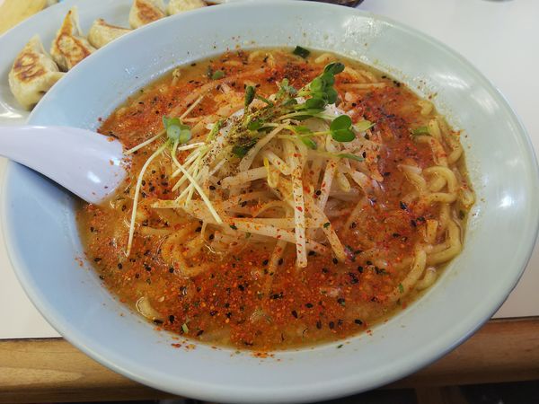 「みそラーメン　＋七味唐辛子：無料　＋餃子：サービス券」@くるまやラーメン 松本渚店の写真