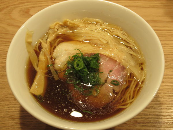 「醤油らぁ麺（850円）」@らぁ麺はやし田 多摩センター店の写真