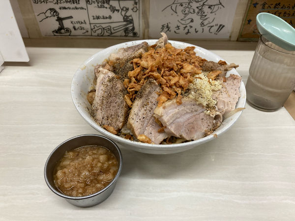 「汁無し豚W 麺200g ニンニクありアブラマシマシ」@ラーメン荘 歴史を刻め 本店の写真