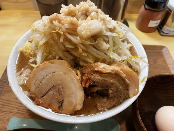 「ラーメン中盛(しょうゆ)300g＋生卵」@らーめん おうかの写真