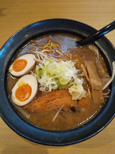 「焙煎特製味噌ラーメン(味玉付き)」@北海道ラーメンなまらの写真