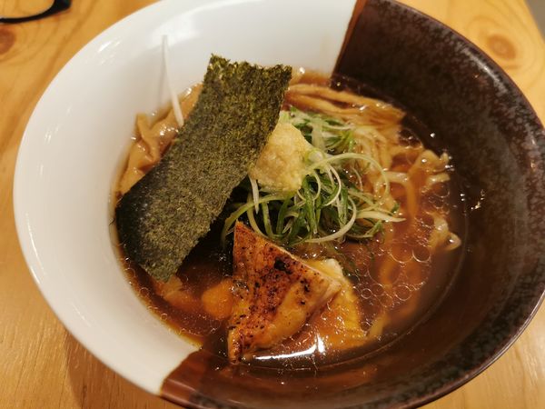 「鶏醤油ラーメン」@黄金拉麺 鶏のおかげ 八王子みなみ野店の写真