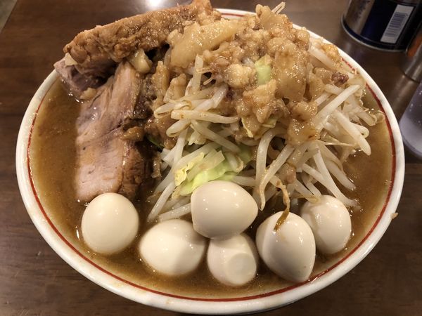 「ラーメンアブラカラメ　うずら」@らーめん 豚島の写真