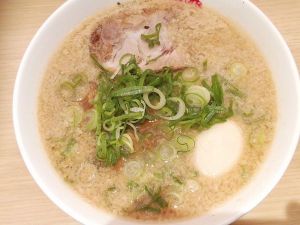 「ラーメン＋半熟玉子」@京都銀閣寺 ますたにラーメン 室町店の写真