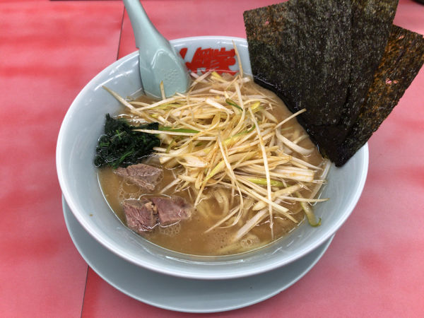 「醤油ネギラーメン」@ラーメン山岡家 高崎西店の写真