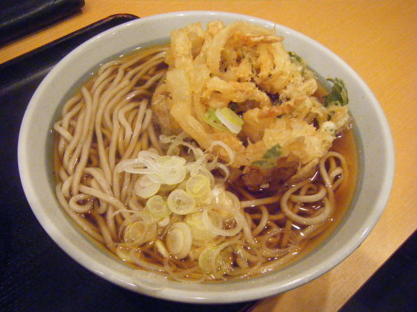 「かき揚そば」@かのや 新橋駅構内店の写真