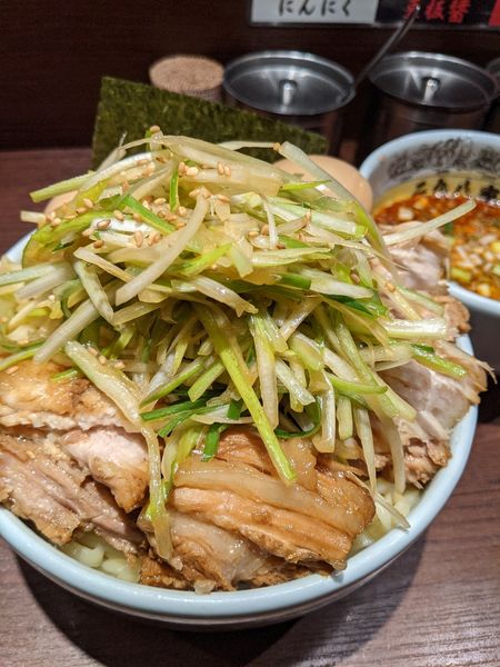 「辛つけ麺＋角煮＋葱＋玉子」@二九八家 いわせの写真