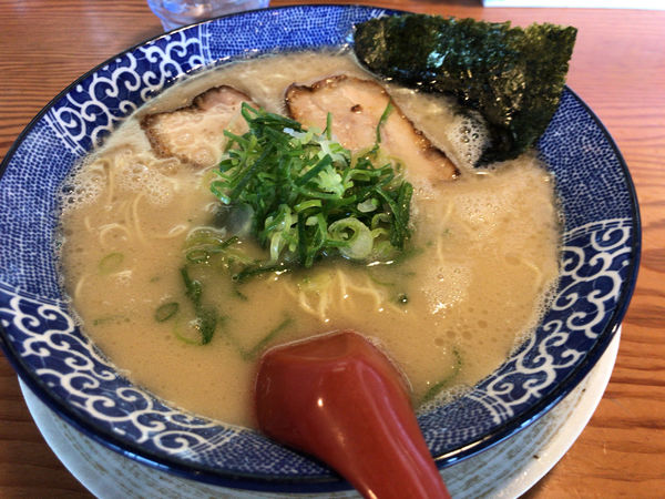 「博多とんこつ 700円」@博多ラーメン鶴亀堂 三芳藤久保店の写真