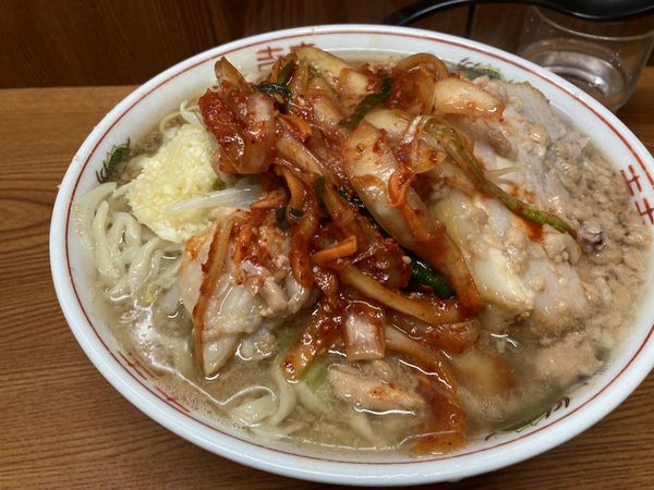 「ラーメン＋玉ねぎキムチ」@ラーメン二郎 亀戸店の写真