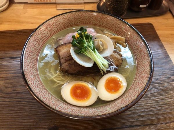 「特製蛤の塩そば + 厚切り炙りローストポーク丼」@Ramen611の写真