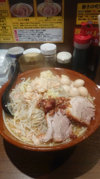 「味噌山大麺マシ  うずら  ニンニクマシ  油」@豚山 大森店の写真