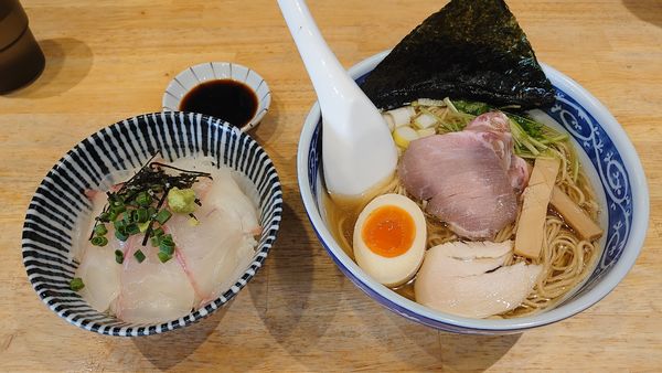 「煮干しそば（白醤油） 700円 + 真鯛めし 500円」@寿製麺よしかわ 坂戸店の写真