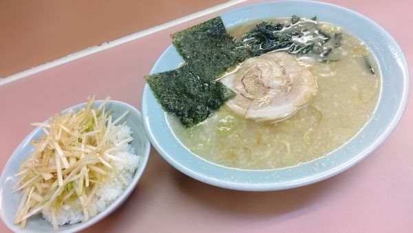 「ラーメンデー1,1(６００円)」@ラーメンショップ椿 新奥多摩街道店の写真