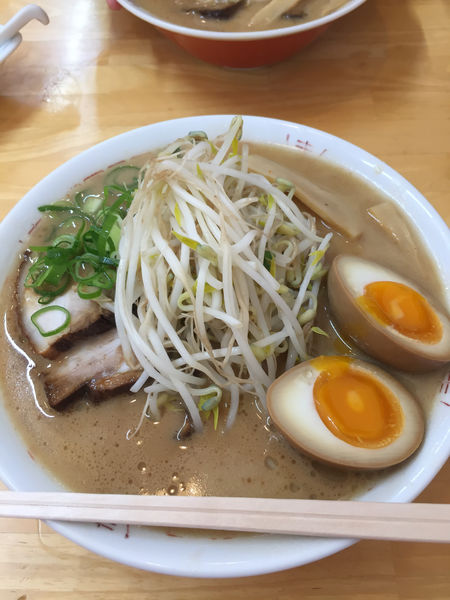 「特製煮卵入りチャーシュー麺」@西食の写真