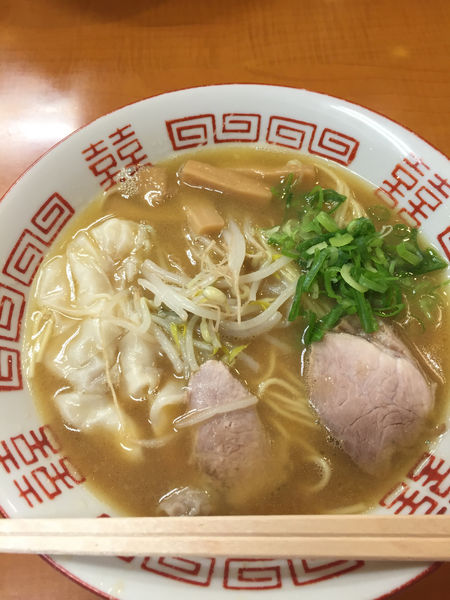 「支那そば」@支那そば よあけ 駅前店の写真