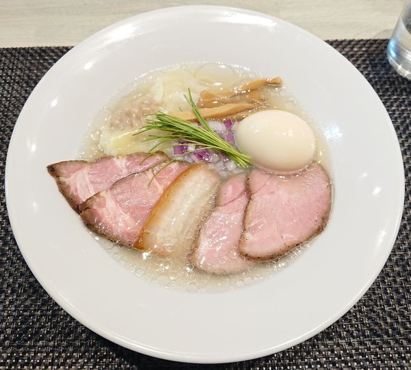 「特製中華蕎麦＜塩＞」@宍道湖しじみ中華蕎麦 琥珀 東京本店の写真