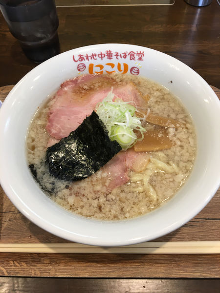 「背脂中華そば　880円」@しあわせ中華そば食堂 にこりの写真