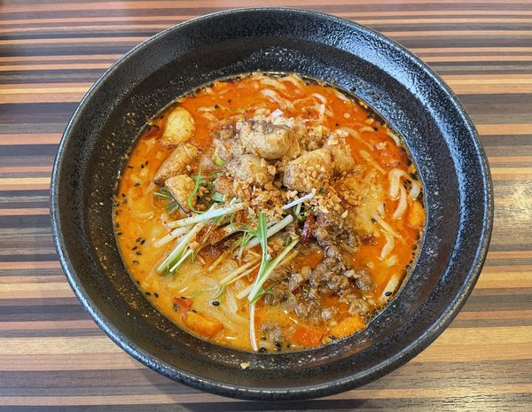 「ベトコンスタミナ坦々麺（辛３）980円＋ご飯100円」@Chinese Dining 胡食 ~kokuu~の写真