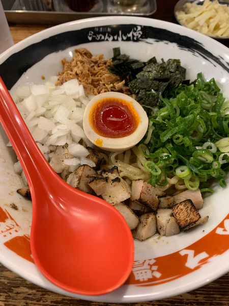 「豚骨まぜそば＋チーズ」@極濃豚骨 らーめん小僧の写真