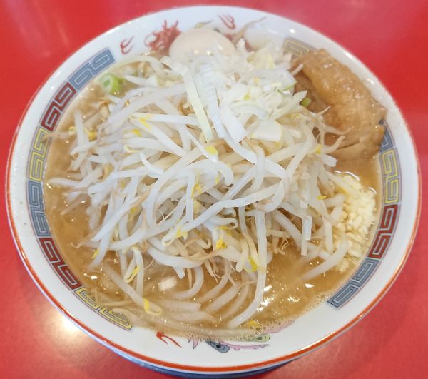 「ラーメン並盛り(ヤサイチョイ増し・ニンニク・ネギ・味玉)」@ジャンプの写真