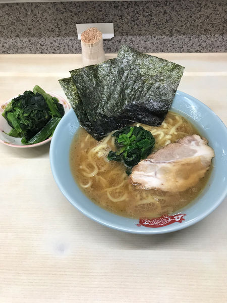 「ラーメン並盛り」@横浜ラーメン 町田家 町田本店の写真
