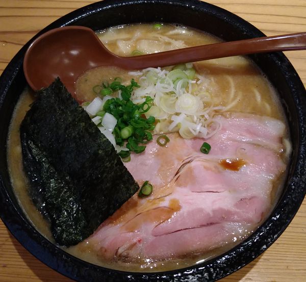 「濃厚中華そば＋替え玉」@麺通 伊武記の写真