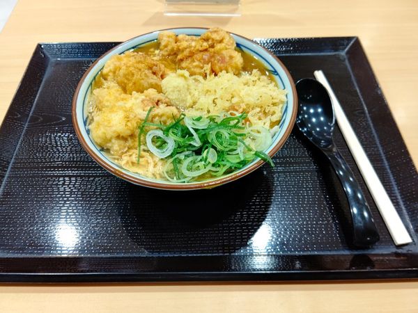 「鶏天カレーうどん玉子あんかけ添え(並盛)690円」@丸亀製麺 イーサイト高崎店の写真