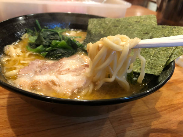 「太麺トンコツ　500円(クーポン価格)」@房総豚骨ラーメン こてメン堂の写真