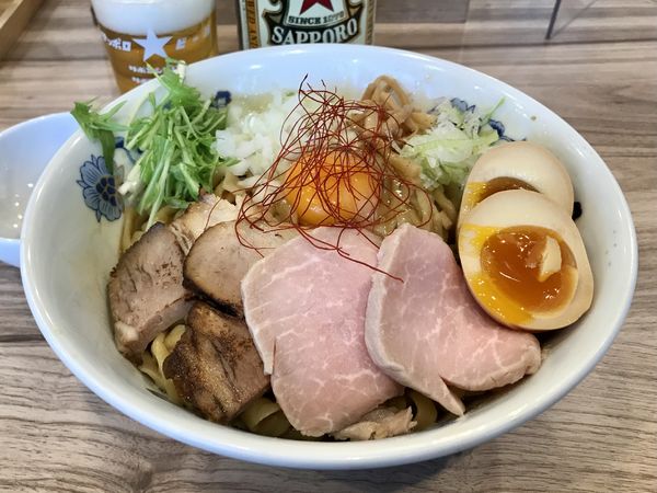 「サッポロラガービール 赤星 → 特製油そば 大盛 ＋ 辛玉」@くじら食堂 nonowa東小金井店の写真