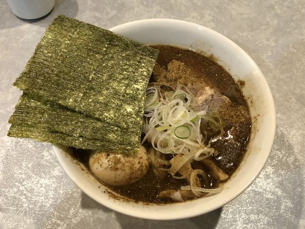 「煮干し全部のせ　￥１０００」@濃厚白湯らーめん3の写真