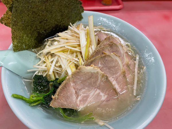 「塩ネギチャーシュー麺（麺固め、脂多め）」@山下家の写真