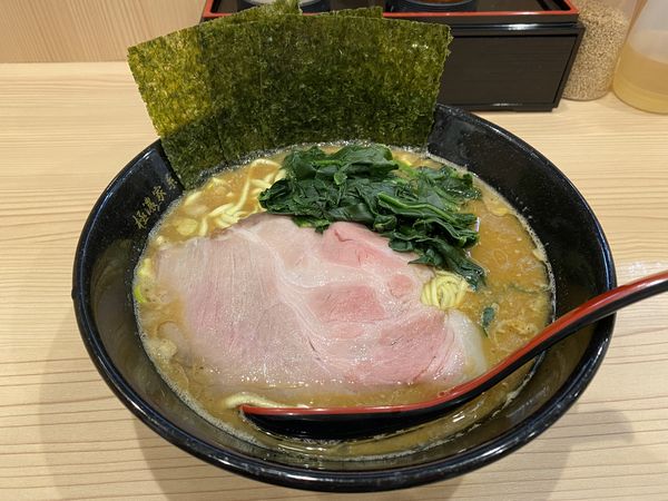 「ラーメン大盛り」@極濃家系ラーメン 歩輝勇 センター北店の写真