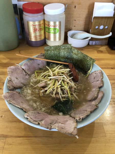 「ネギチャーシューメン　ライス」@ラーメンショップ 椿 上彦川戸店の写真