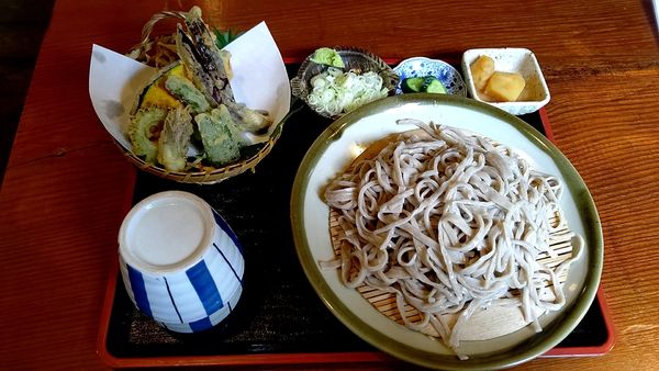 「『もりそば 大盛り+野菜の天ぷら盛り合わせ』」@そば処 照路庵の写真