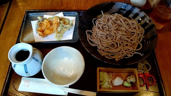 「数量限定『粗挽きそば 野菜天ぷら付き(￥1210)』」@天王前 友季亭の写真