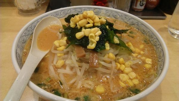 「辛ハイブレンド味噌ラーメン 740円（税抜）」@麺工房 男爵 市川本店の写真