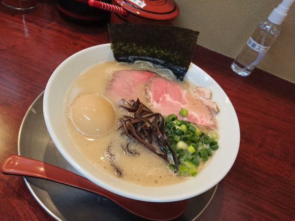 「とんこつ 700円」@ラァメン ぼーんずの写真