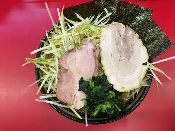 「ネギラーメン白＋バラチャーシュー 950円」@柏 王道家の写真