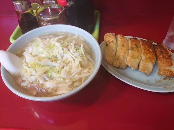 「「湯麺(タンメン)500円」「餃子420円」」@龍門の写真