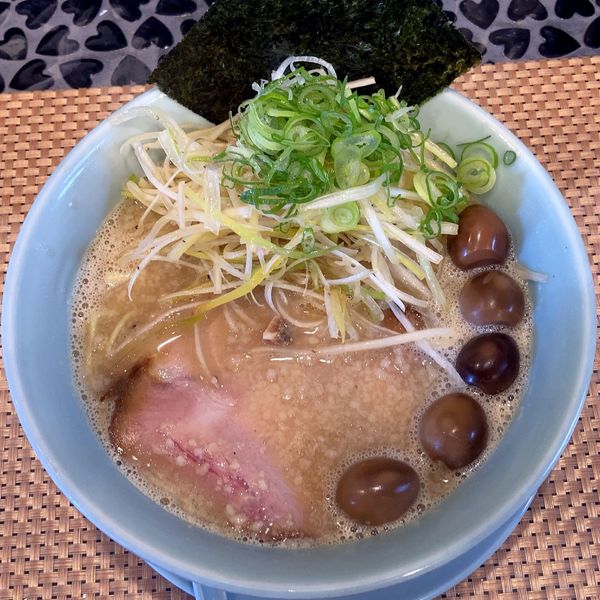 「ネギラーメン(830円)+うずらの卵 5個(120円)」@真ラーメンたがわ!の写真