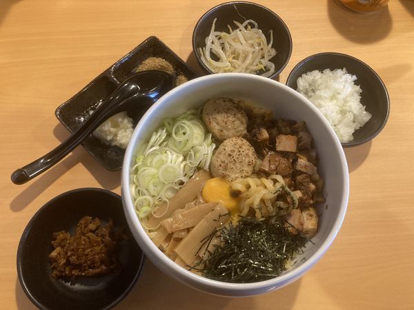 「まぜそば¥700+鶏団子¥100+玉ねぎ¥100&more」@麺屋大むらの写真