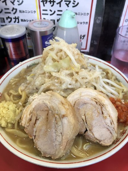 「ラーメン（大500g）追加豚1枚（ショウガアブラ辛たま）」@用心棒 本号の写真