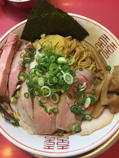 「油そば　特盛　ミックスチャーシュー」@ラーメン たんろん 本店の写真