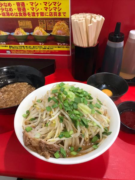 「凄い味噌ラーメン中(生卵・1辛)」@立川マシマシ 太田店の写真
