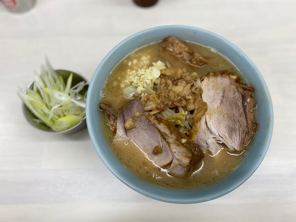 「ラーメン、豚1枚、ねぎ」@俺の生きる道 柏店の写真