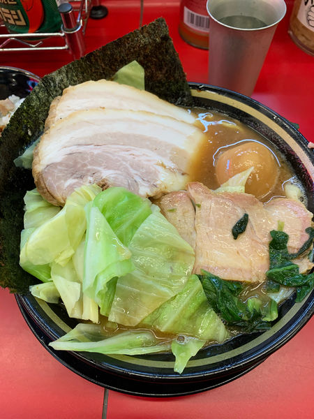 「ラーメン（バラチャーシュー2枚、味玉子、キャベツ）」@柏 王道家の写真