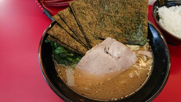 「ラーメン並 のり サービスライス小」@横浜ラーメン 相馬家の写真